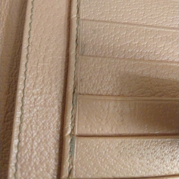 Gucci GG Logo Check & 7 Credit Wallet - Picture 15 of 16